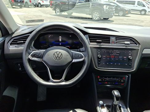 Used 2023 Volkswagen Tiguan SE AWD/4WD image 12