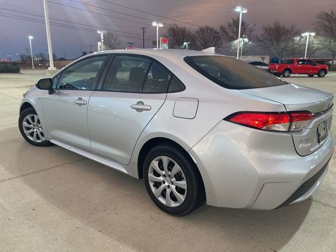 Used 2022 Toyota Corolla LE image 6