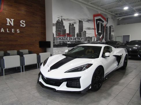 Used 2024 Chevrolet Corvette Z06 w/ Z07 Performance Package image 1