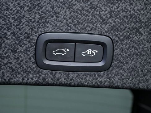 Certified 2023 Volvo C40 P8 Recharge Ultimate AWD/4WD image 33