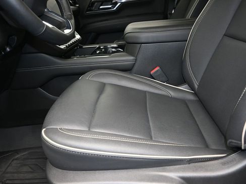 Used 2025 GMC Yukon Elevation w/ LPO, Elevation Black Package AWD/4WD image 13