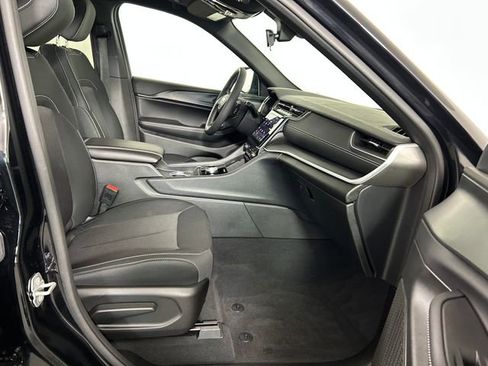 Used 2025 Jeep Grand Cherokee Laredo X image 29