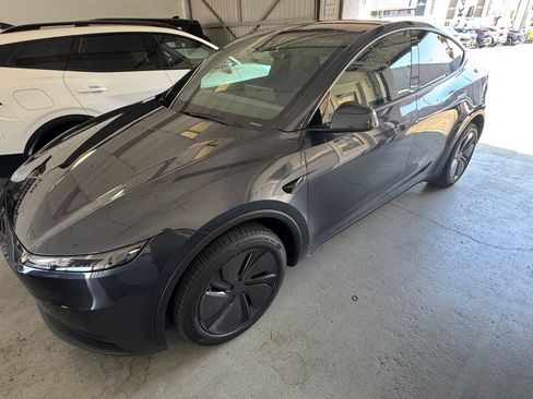 Used 2026 Tesla Model Y 2WD image 2