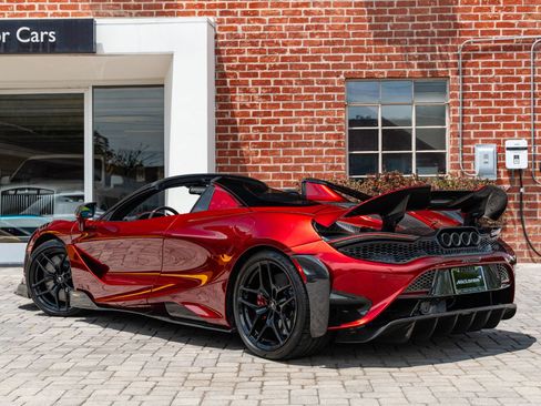 Used 2022 McLaren 765LT RWD image 17