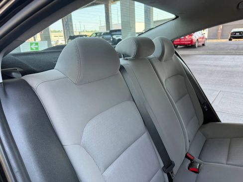 Used 2018 Hyundai Elantra SEL FWD image 18