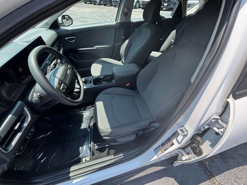 Used 2025 Kia K4 FWD image 32