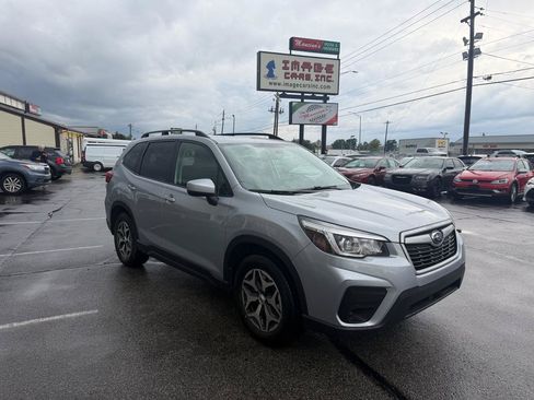 Used 2019 Subaru Forester Premium w/ All-Weather Package AWD/4WD image 4