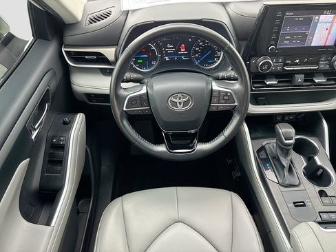 Used 2020 Toyota Highlander XLE FWD image 10