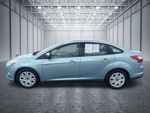 Used 2012 Ford Focus SE FWD image 2