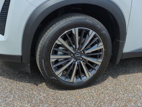 New 2026 Nissan Pathfinder Platinum FWD image 10