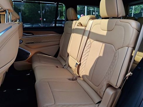 Used 2024 Jeep Grand Cherokee L Summit AWD/4WD image 11