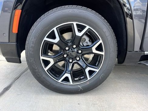 New 2025 Jeep Wagoneer 4WD w/ Convenience Group I image 7