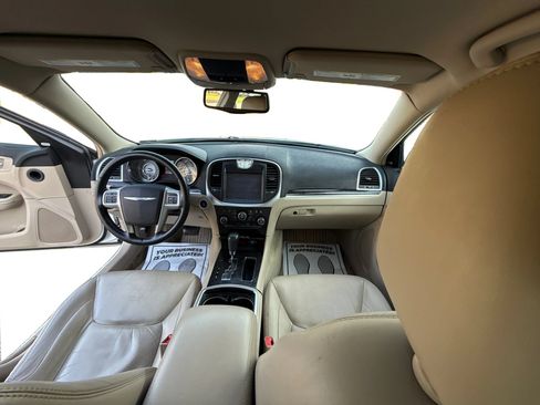 Used 2011 Chrysler 300 Limited RWD image 21