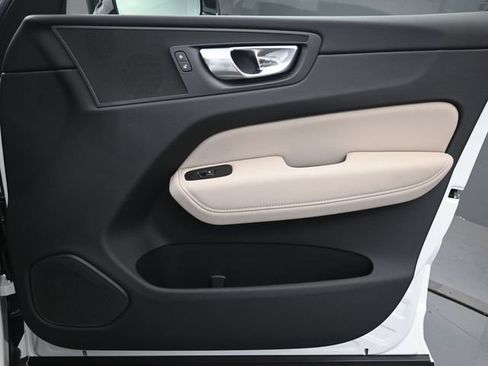 New 2026 Volvo XC60 B5 Plus w/ Protection Package Premier AWD/4WD image 31