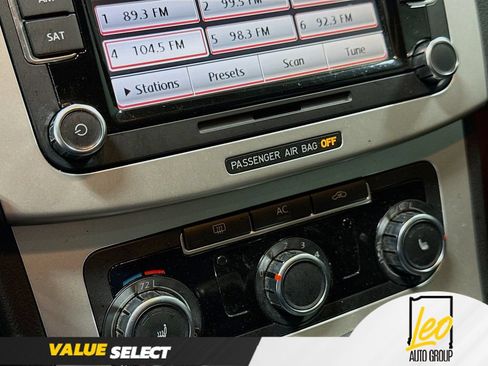 Used 2010 Volkswagen Passat Komfort FWD image 16