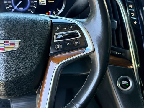 Used 2018 Cadillac Escalade ESV Luxury image 28