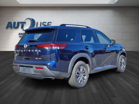 Used 2024 Nissan Pathfinder SV image 10