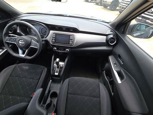 Used 2020 Nissan Kicks SV w/ Exterior Package FWD image 12