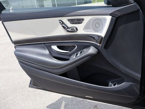 Used 2020 Mercedes-Benz S 560 4MATIC Sedan image 38