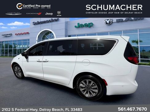 Used 2025 Chrysler Pacifica Select FWD image 5