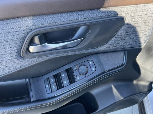 Certified 2023 Nissan Rogue SV image 22