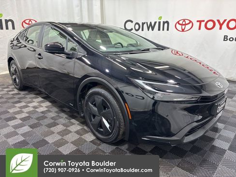 Used 2025 Toyota Prius LE AWD/4WD image 1