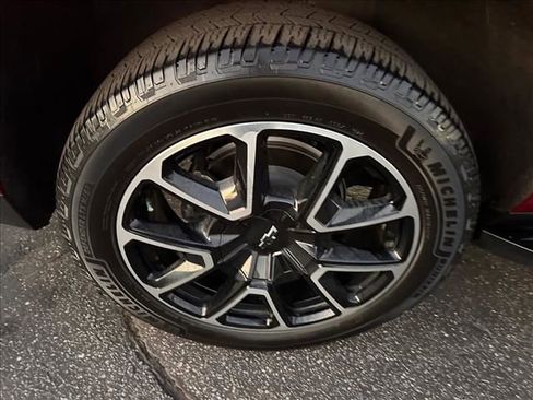 Certified 2023 Chevrolet Suburban RST image 38