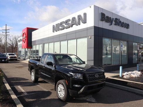 Certified 2024 Nissan Frontier SV w/ SV Convenience Package image 2