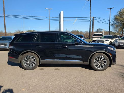 New 2026 Lincoln Aviator 2WD image 2