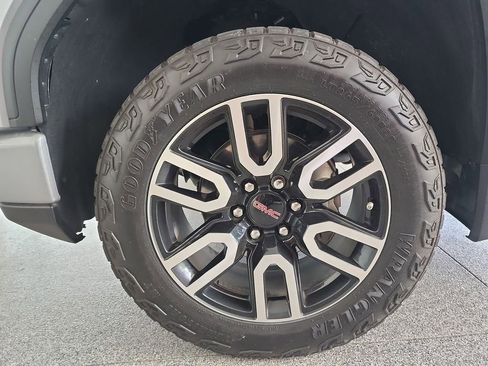 Certified 2023 GMC Sierra 1500 AT4 w/ AT4 Premium Package AWD/4WD image 33