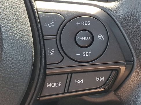 Used 2025 Toyota RAV4 XLE AWD/4WD image 22