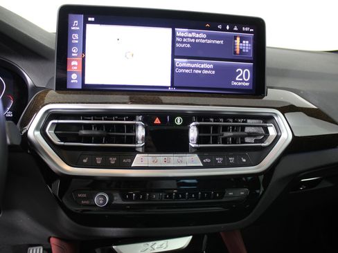 Certified 2025 BMW X4 xDrive30i image 26