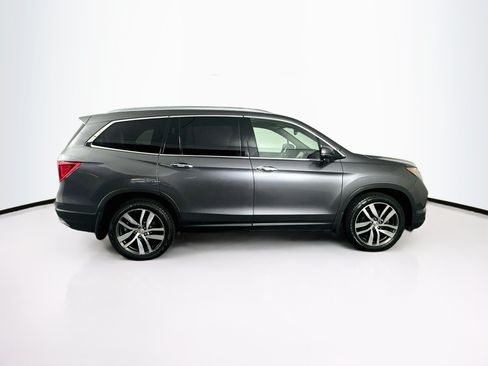 Used 2017 Honda Pilot Touring image 10
