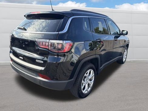 Used 2024 Jeep Compass Latitude image 9