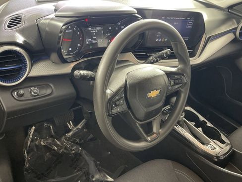 Used 2024 Chevrolet Trax LS w/ LS Convenience Package image 11