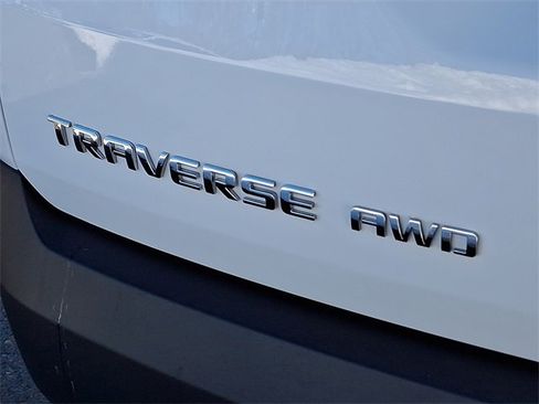 Used 2023 Chevrolet Traverse LT image 29