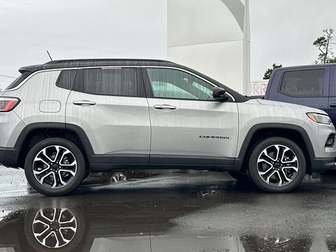 Used 2023 Jeep Compass Limited image 3