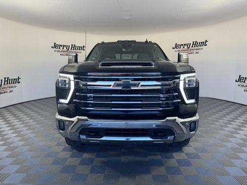 Used 2024 Chevrolet Silverado 3500 LTZ w/ LTZ Premium Package image 5