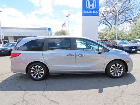 Certified 2023 Honda Odyssey EX-L image 5