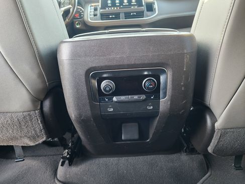 Used 2021 Chevrolet Suburban Z71 w/ Z71 Off-Road Package image 17