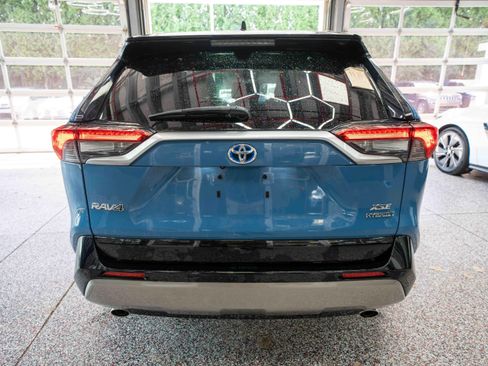 Used 2022 Toyota RAV4 XSE AWD/4WD image 3