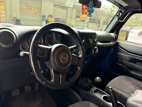 Used 2015 Jeep Wrangler Sport w/ Quick Order Package 23S AWD/4WD image 16