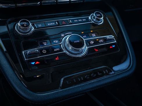 Used 2022 Lincoln Corsair Standard image 21