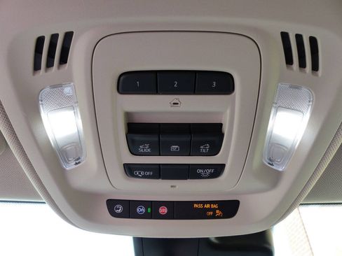 Used 2023 Buick Envision Avenir AWD/4WD image 38