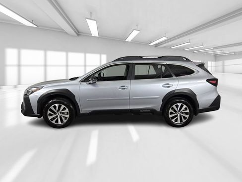 Certified 2025 Subaru Outback Premium AWD/4WD image 4