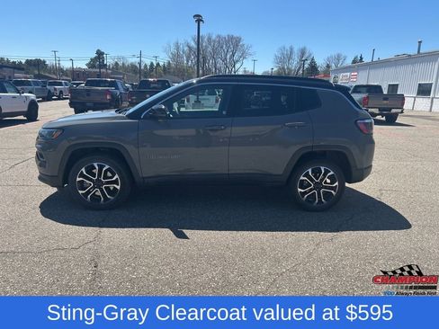 Used 2023 Jeep Compass Limited AWD/4WD image 2