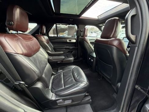 Used 2020 Ford Explorer Platinum w/ Premium Technology Package image 10