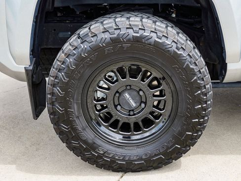 Certified 2024 Toyota Tacoma TRD Sport w/ TRD Sport Premium Package AWD/4WD image 11