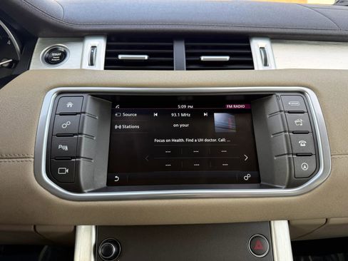 Used 2017 Land Rover Range Rover Evoque SE image 40