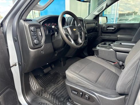 Used 2022 Chevrolet Silverado 1500 Custom w/ Safety Confidence Package AWD/4WD image 17